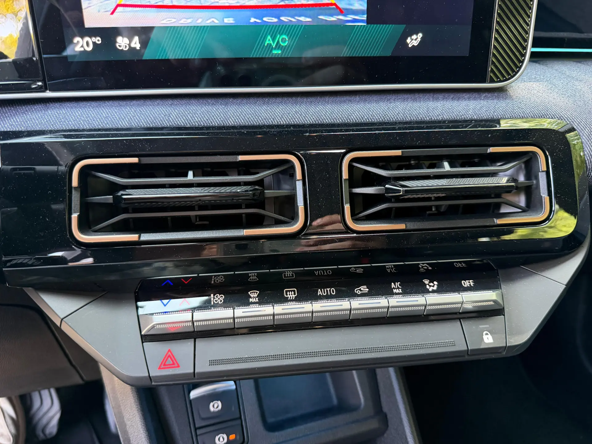 Renault 4 E-Tech 52 kWh Iconic Autonomia Conforto 24