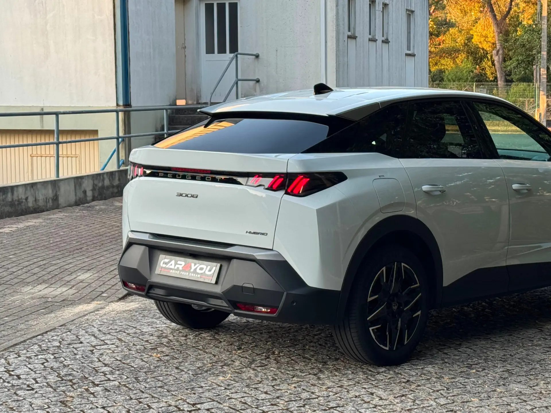 Peugeot 3008 1.2 Hybrid Allure e-DCS6 5