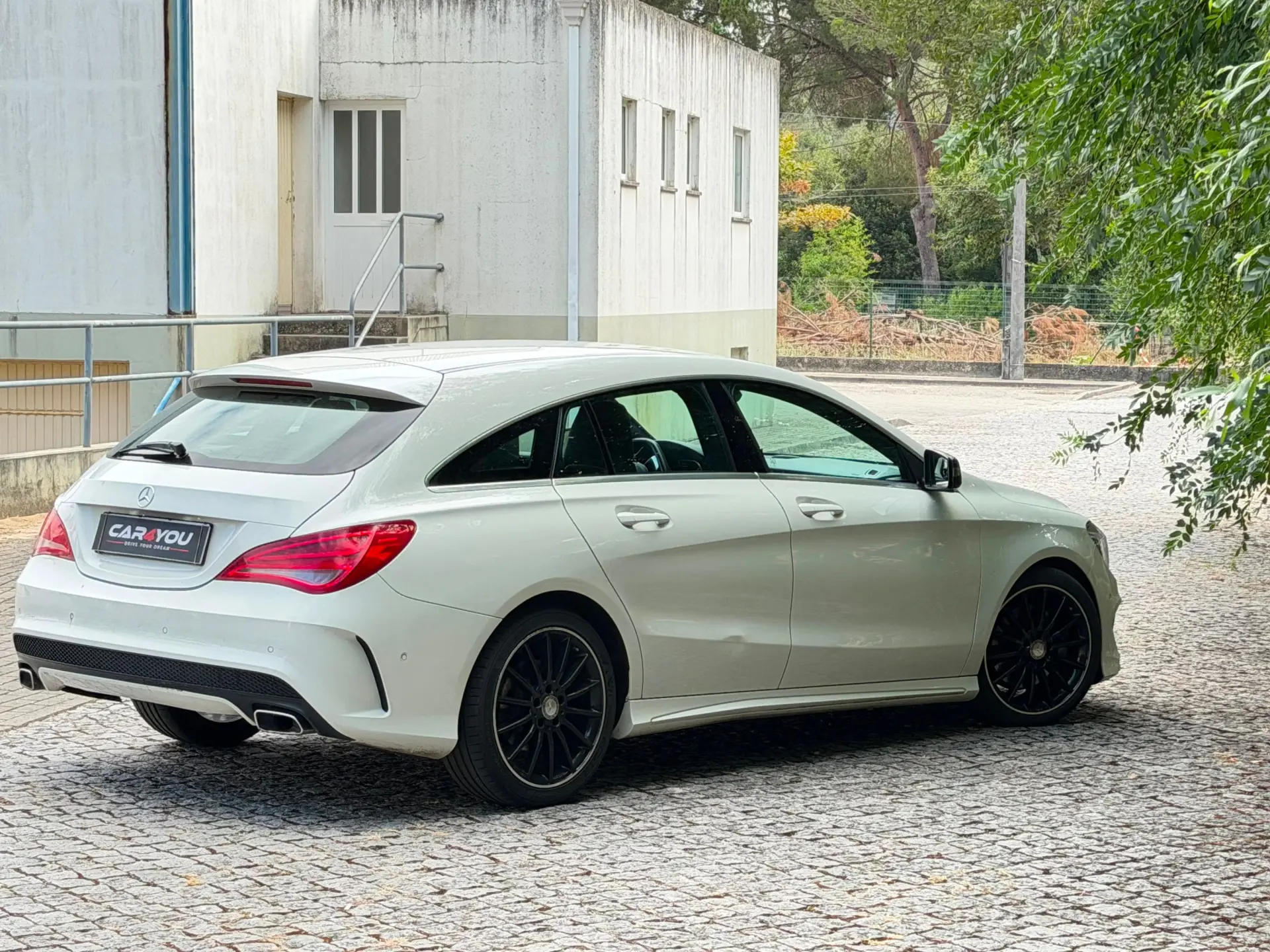 Mercedes-Benz CLA 220 d Shooting Brake AMG Line Aut. 5