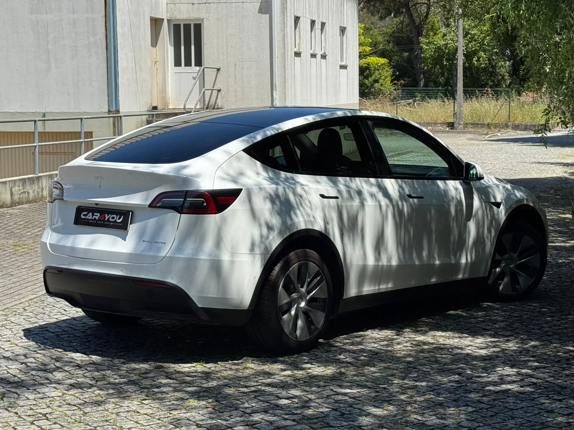 Tesla Model Y Long Range Dual Motor AWD 7