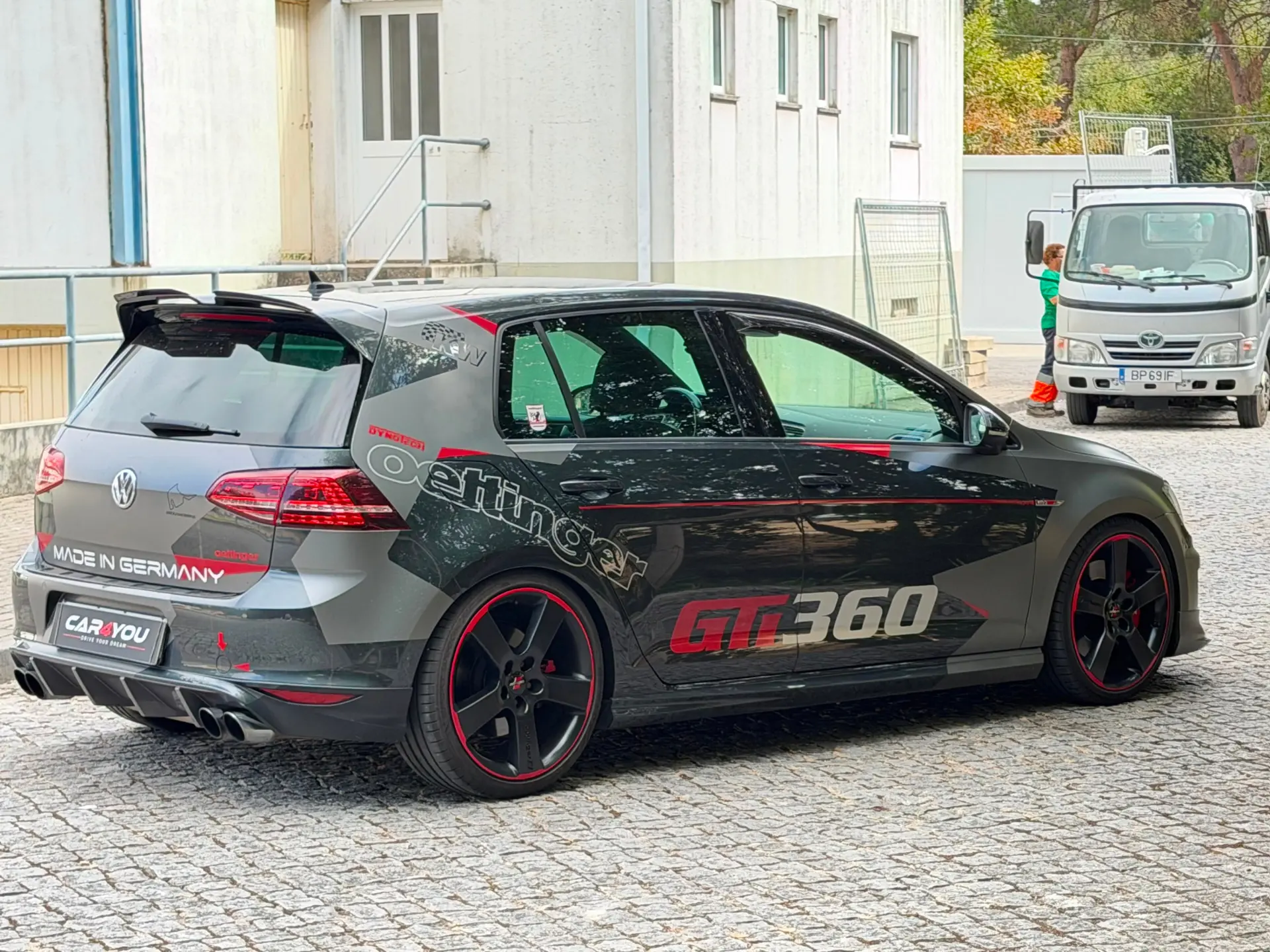 Volkswagen Golf 2.0 TSi R DSG 10