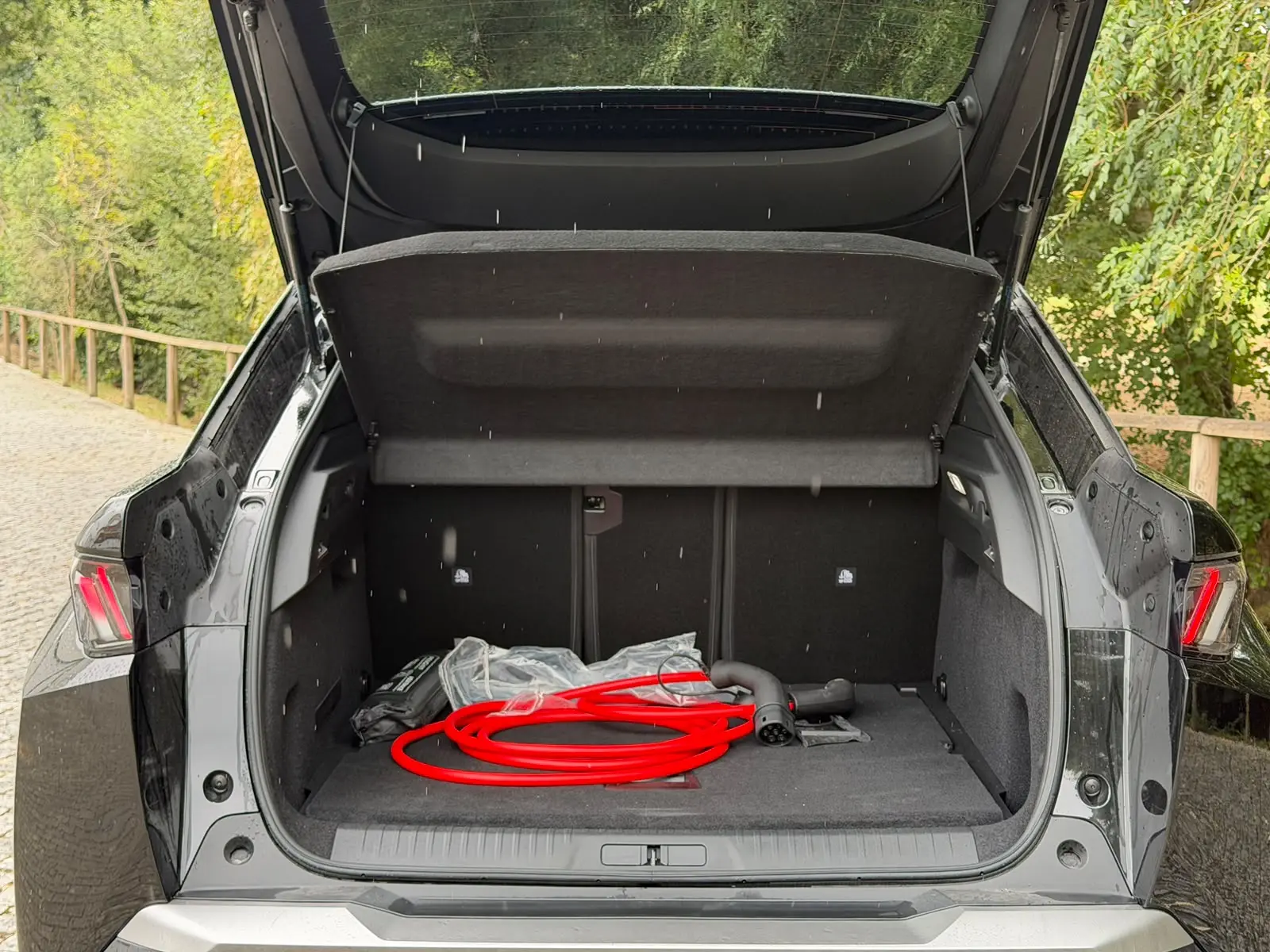 Peugeot E-3008 73 kWh Allure 12