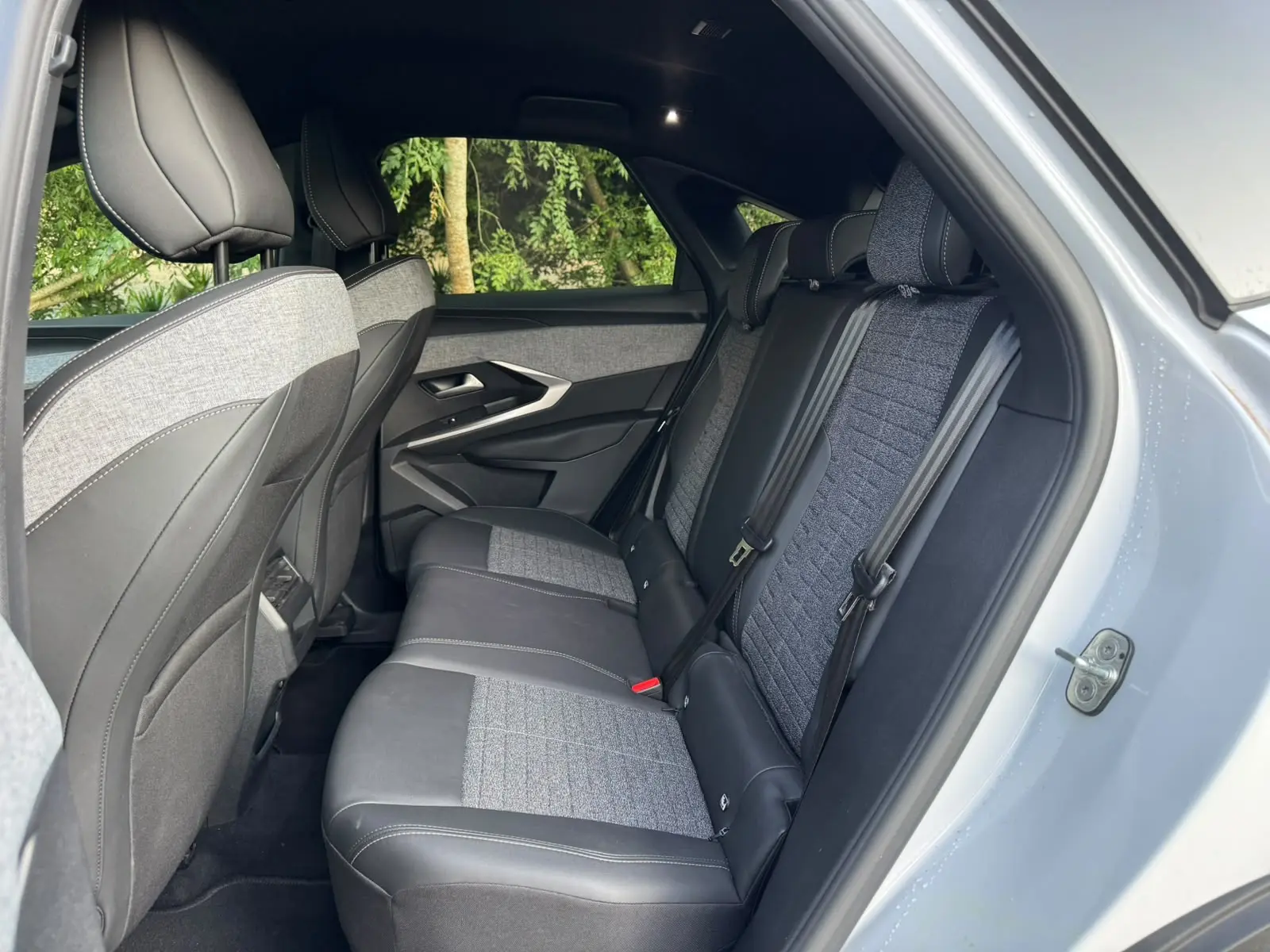 Peugeot 3008 1.2 Hybrid Allure e-DCS6 30