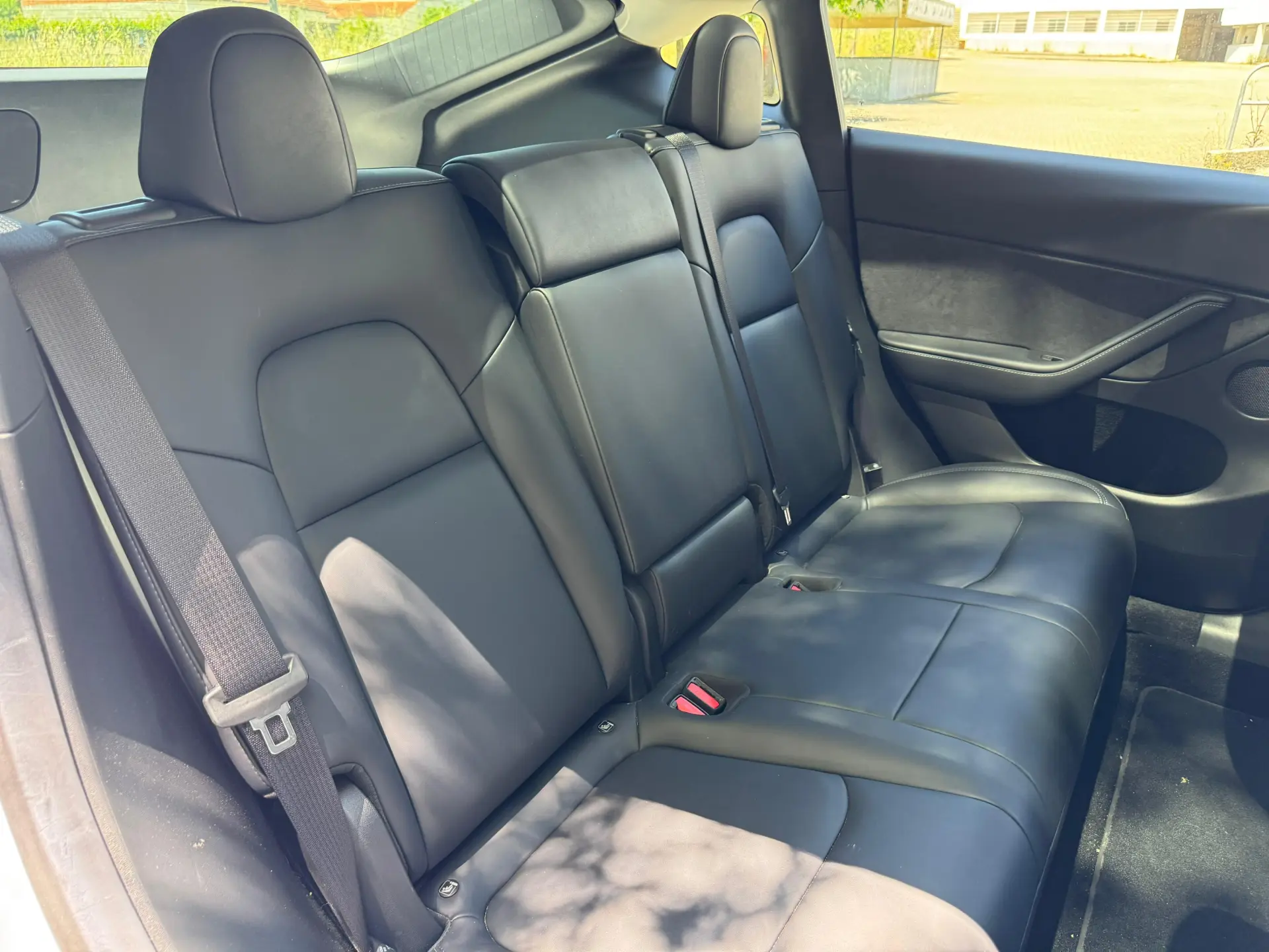 Tesla Model Y Long Range Dual Motor AWD 28
