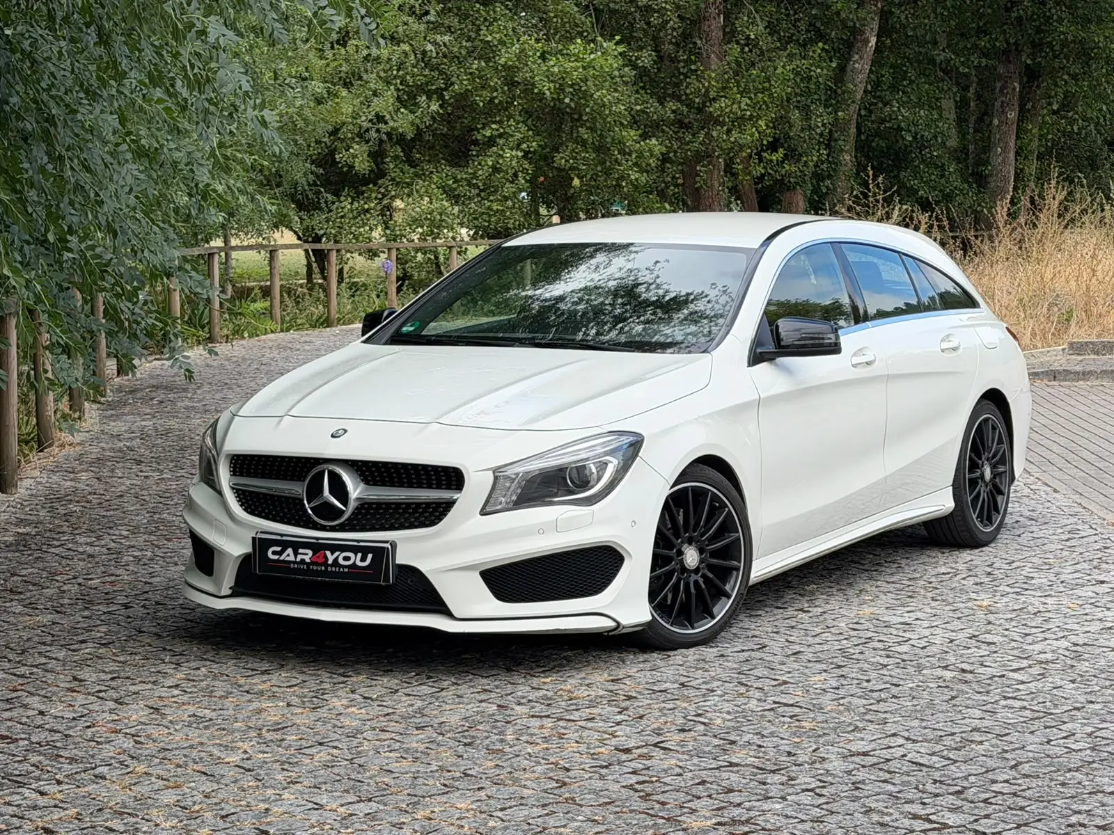 Mercedes-Benz CLA 220 d Shooting Brake AMG Line Aut. 2
