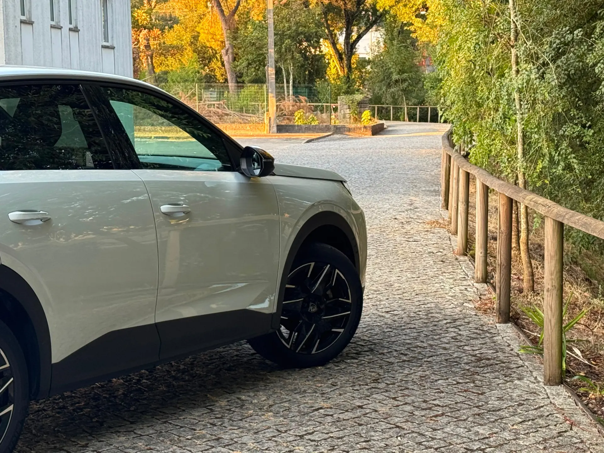 Peugeot 3008 1.2 Hybrid Allure e-DCS6 6
