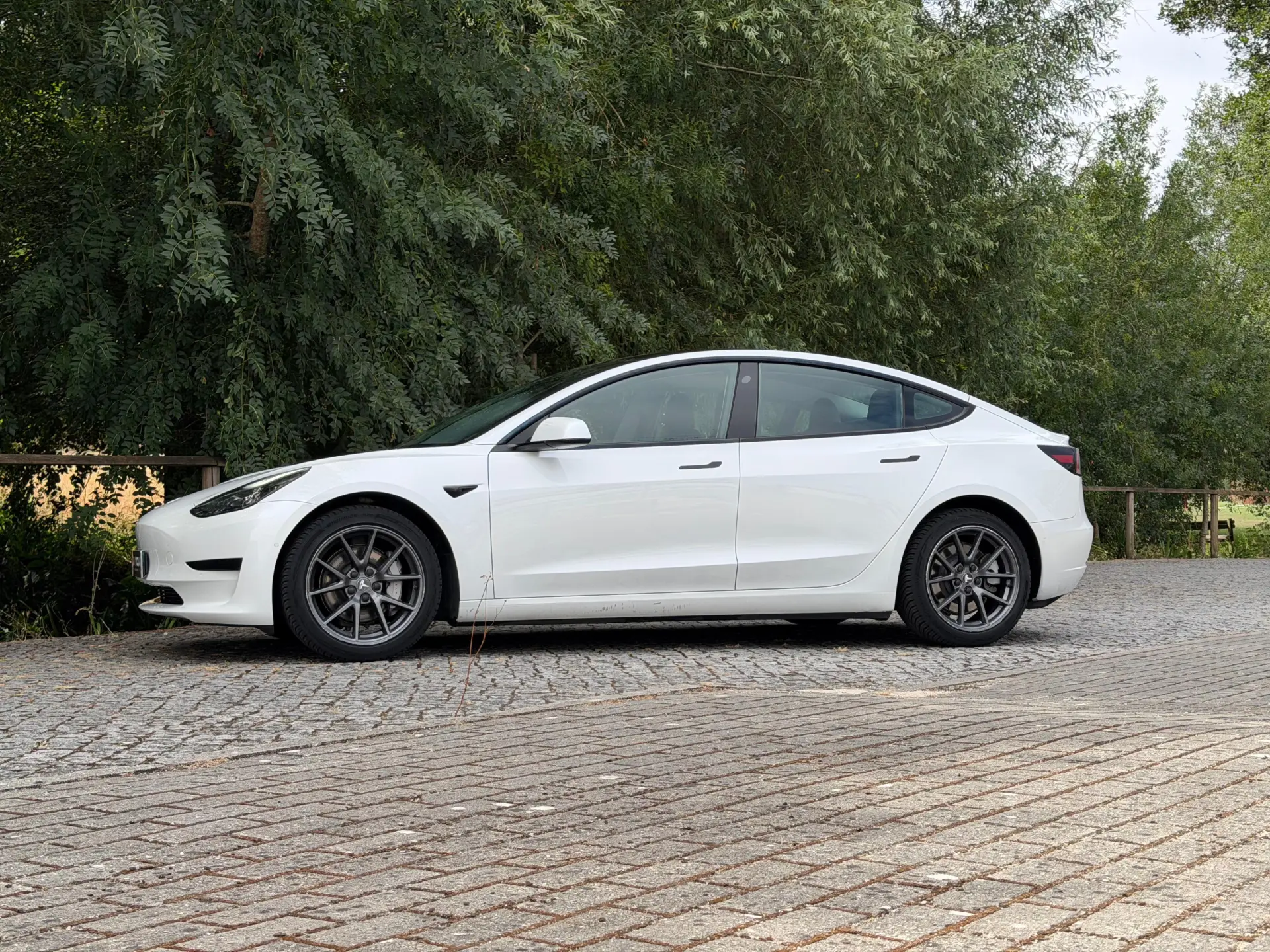 Tesla Model 3 Standard Range Plus RWD 3