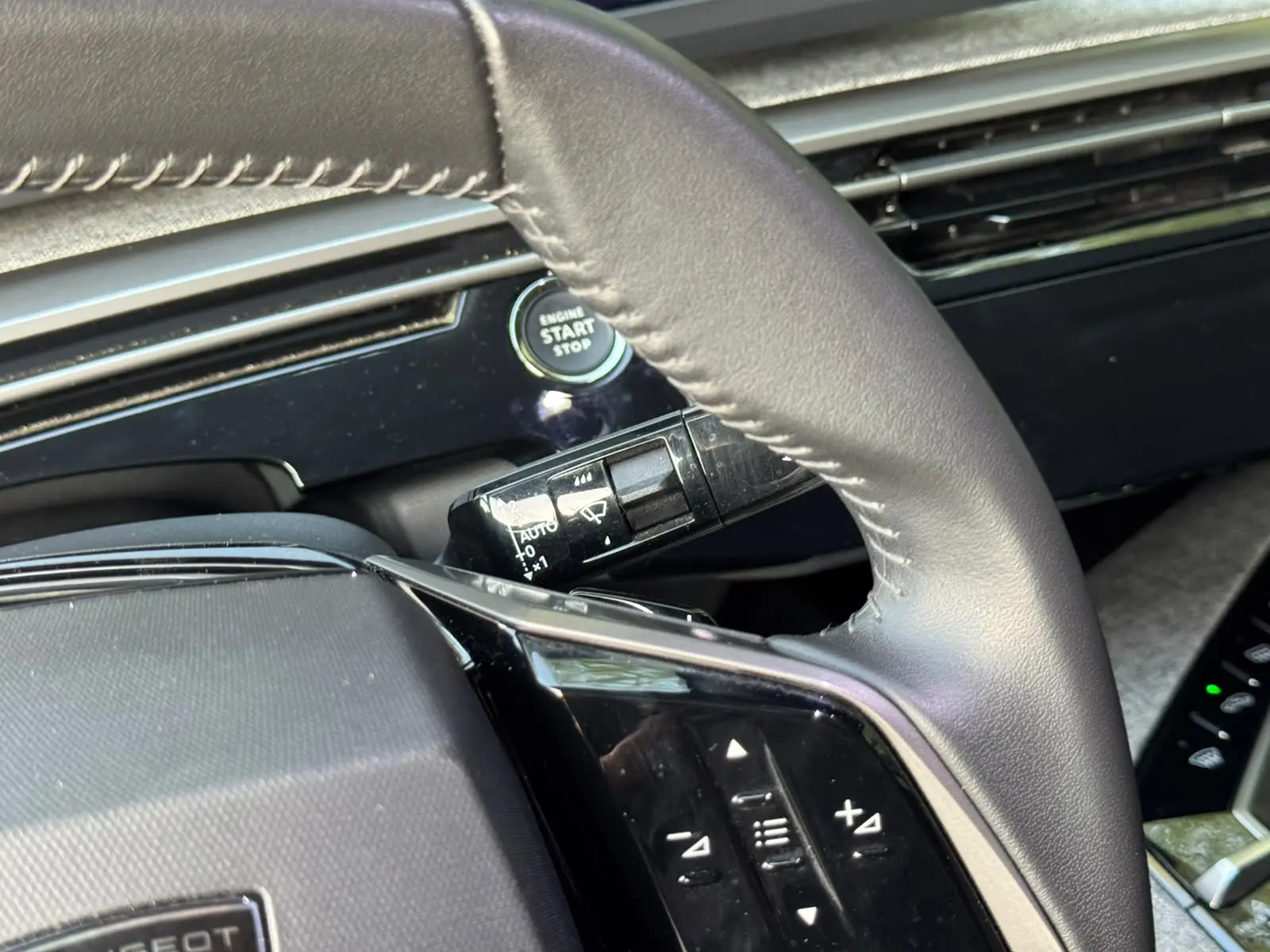 Peugeot 3008 1.2 Hybrid Allure e-DCS6 22