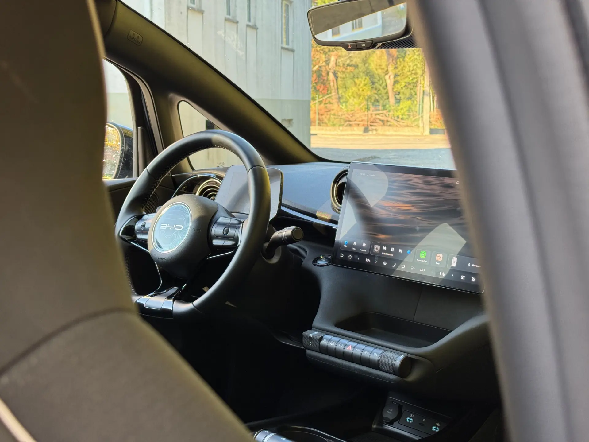 BYD Dolphin 60.4 kWh Design 28