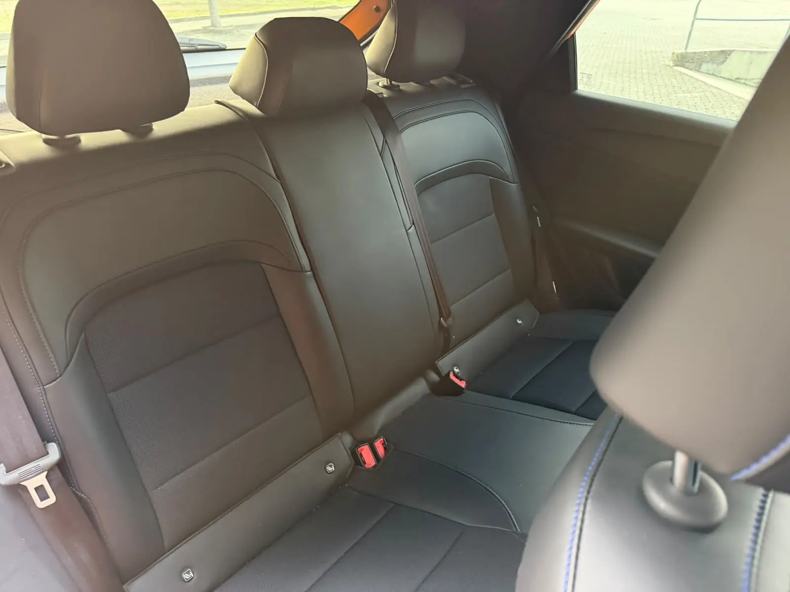 MG MG4 64 kWh Luxury 44