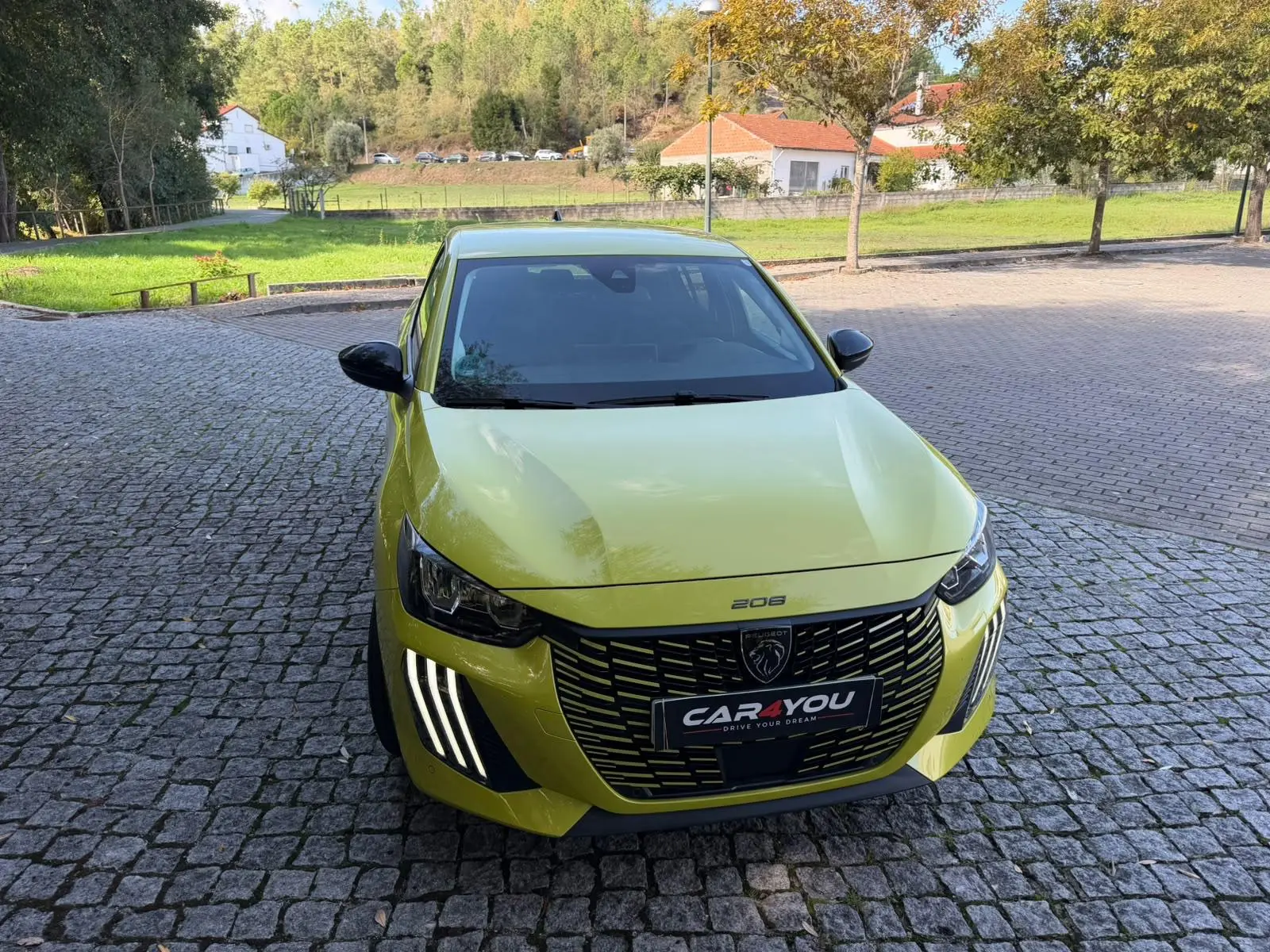 Peugeot 208 1.2 PureTech Allure 9