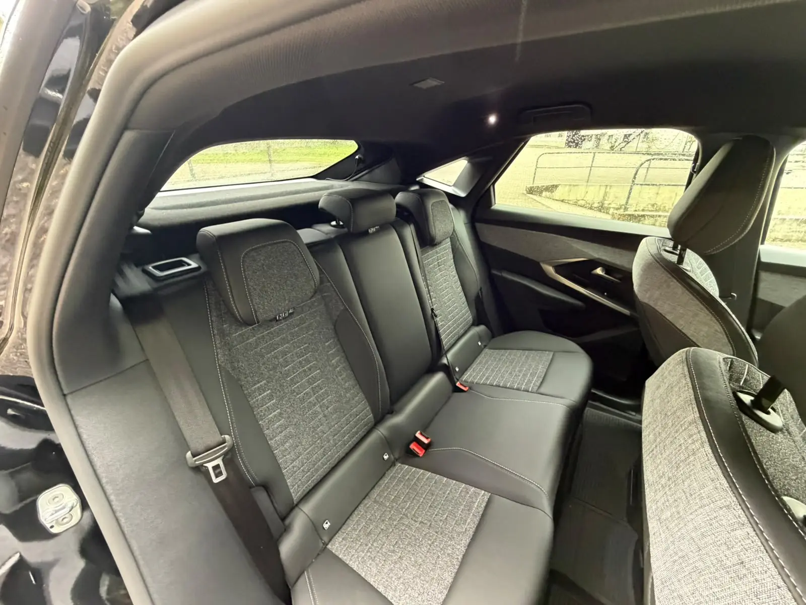 Peugeot E-3008 73 kWh Allure 37