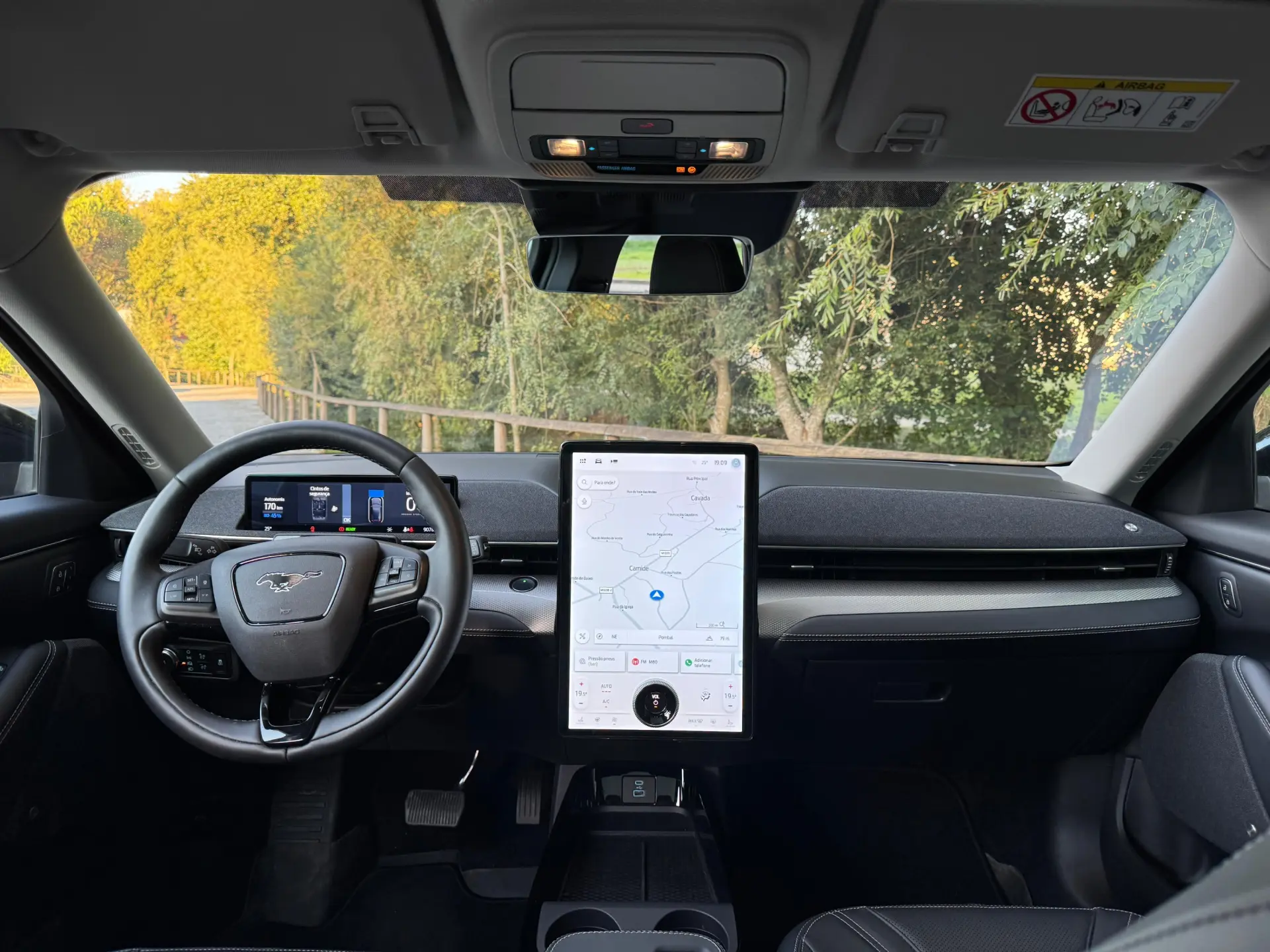 Ford Mustang Mach-E 75.7 kWh Base 14