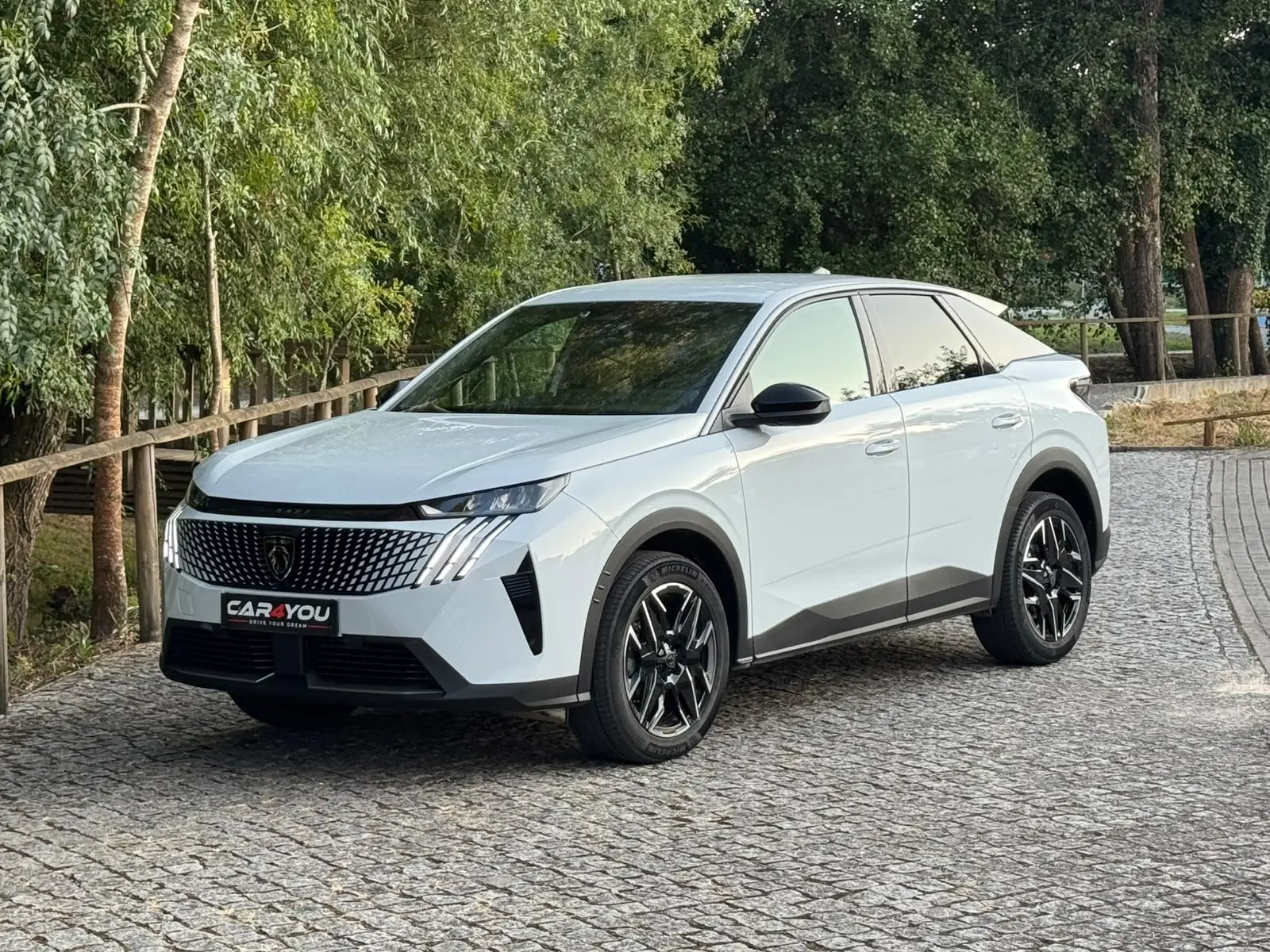 Peugeot 3008 1.2 Hybrid Allure e-DCS6 9