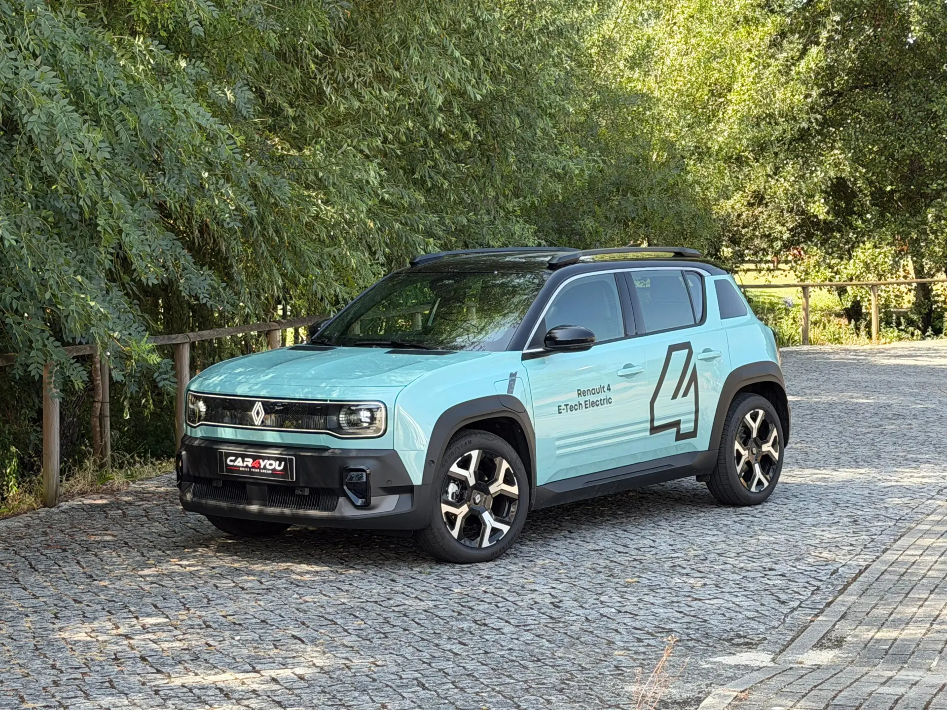 Renault 4 E-Tech 52 kWh Iconic Autonomia Conforto 1