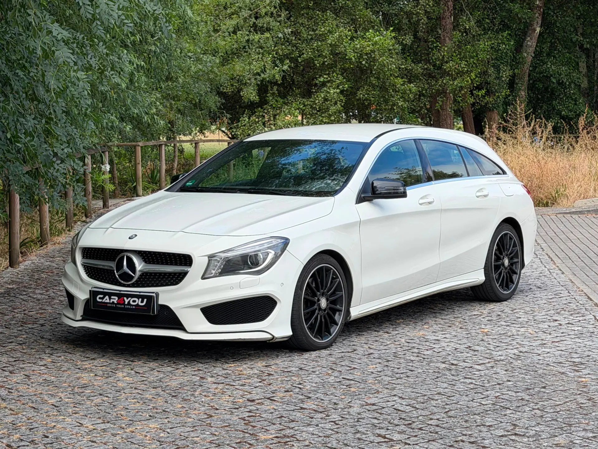 Mercedes-Benz CLA 220 d Shooting Brake AMG Line Aut. 11