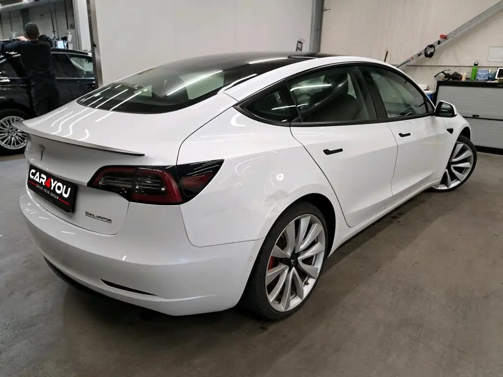 Tesla Model 3 Performance Dual Motor AWD 2