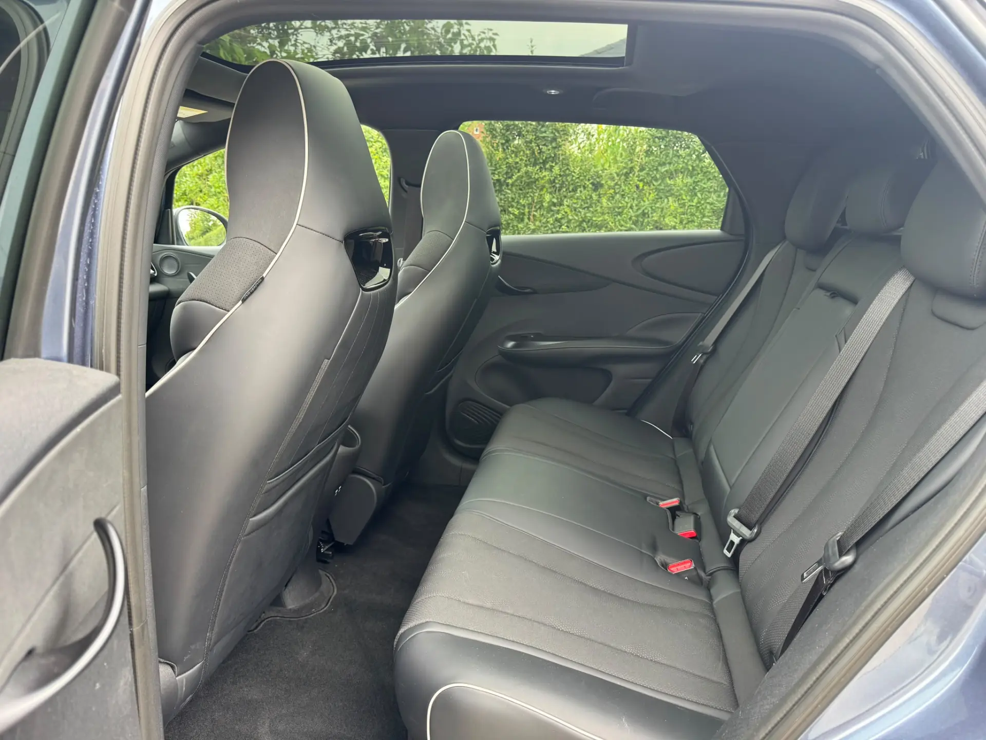 BYD Dolphin 60.4 kWh Design 33