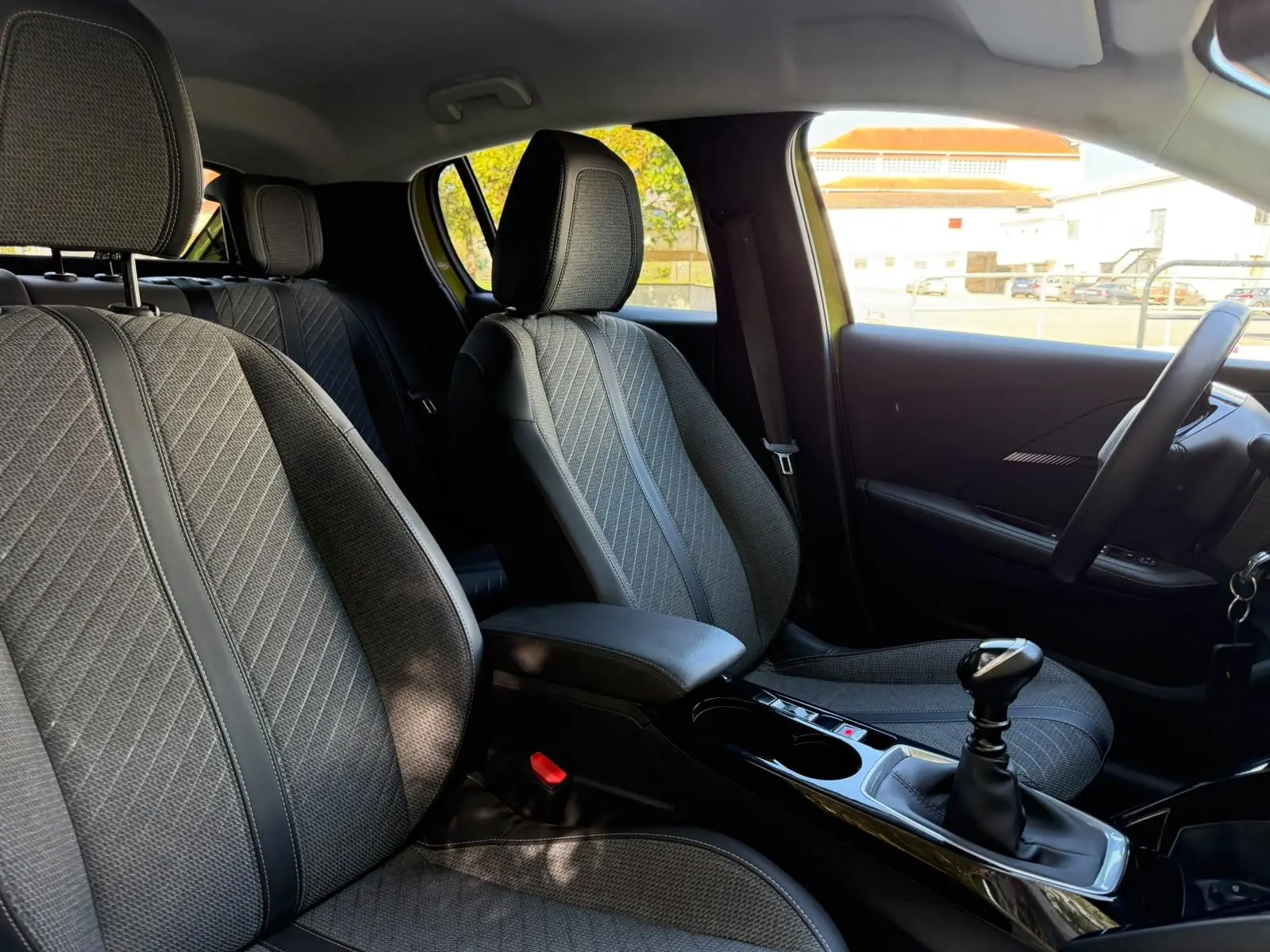 Peugeot 208 1.2 PureTech Allure 38