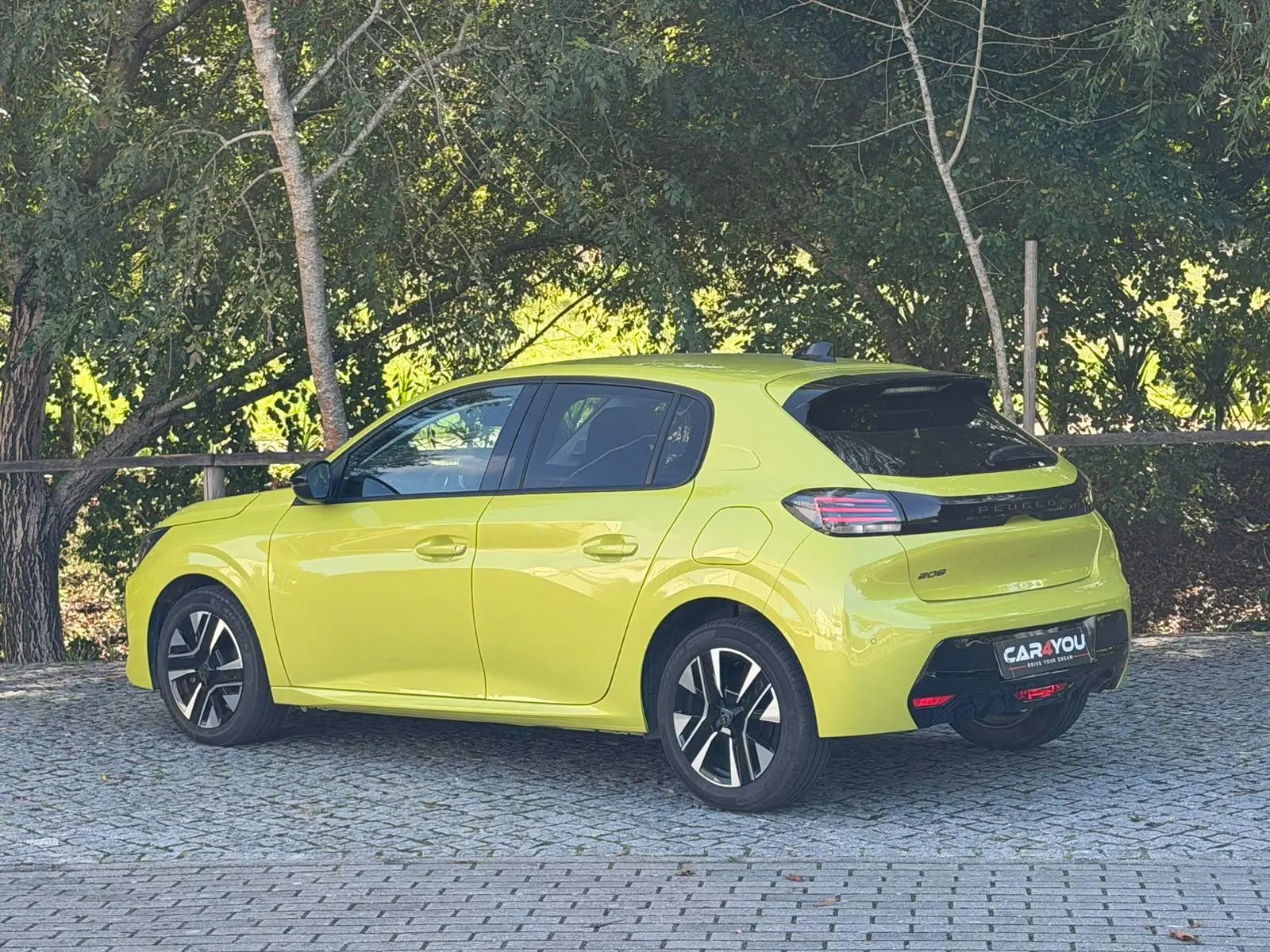 Peugeot 208 1.2 PureTech Allure 7