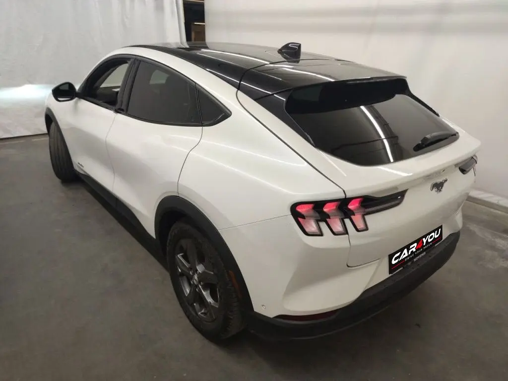 Ford Mustang Mach-E 75.7 kWh Base 4