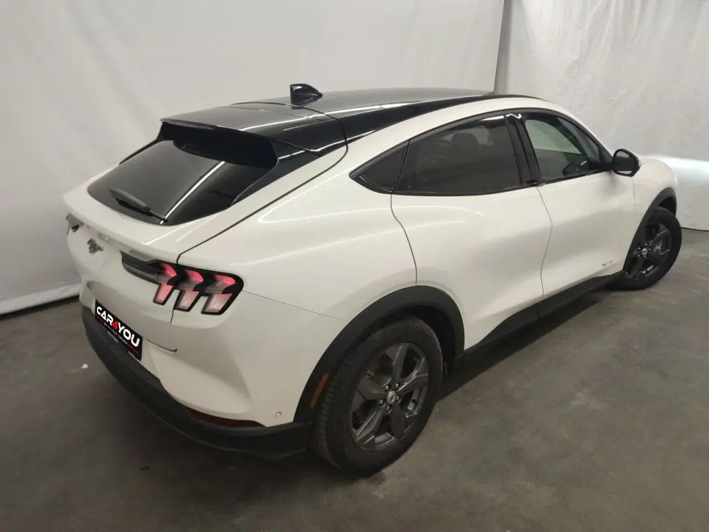 Ford Mustang Mach-E 75.7 kWh Base 2