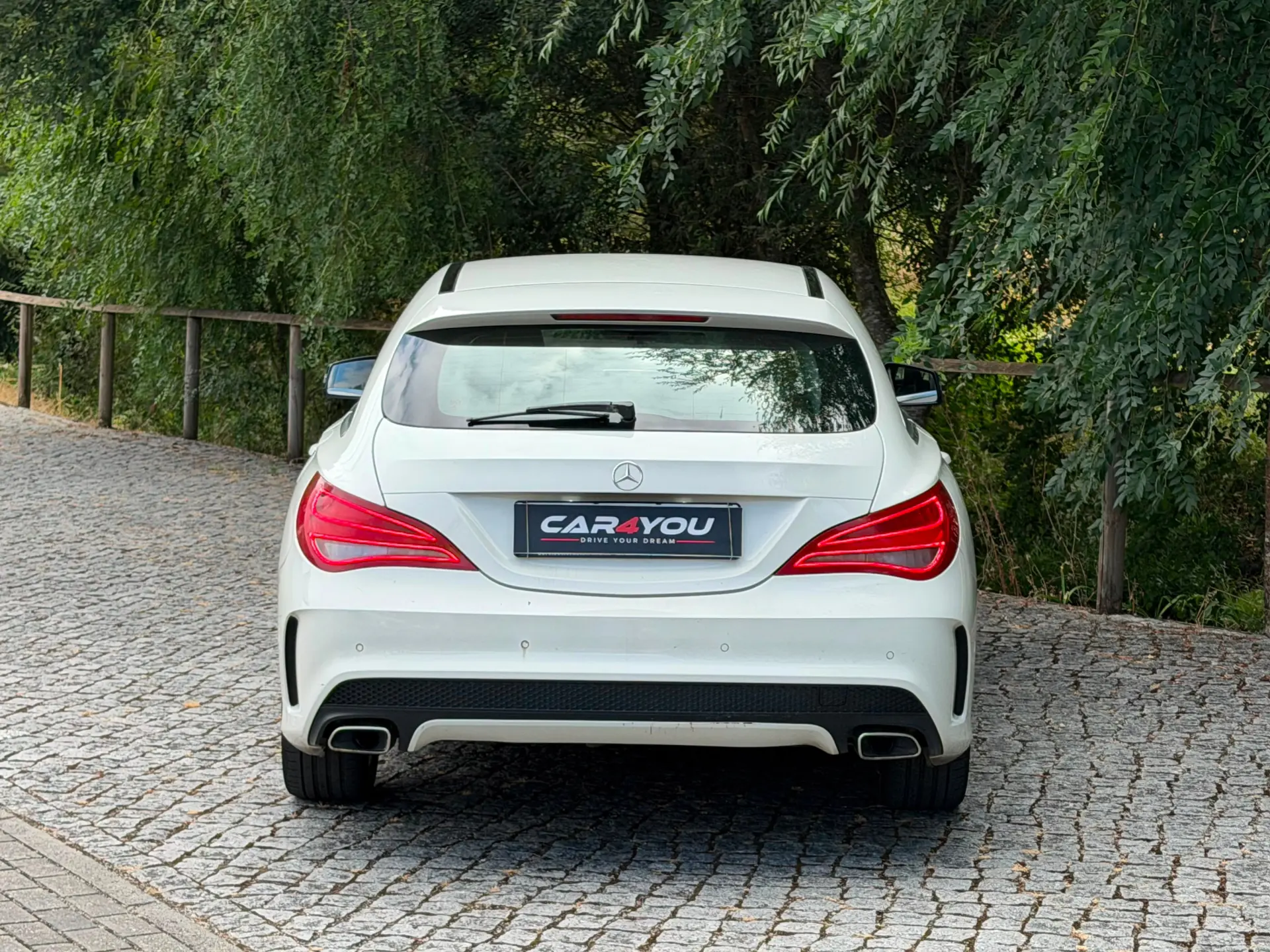 Mercedes-Benz CLA 220 d Shooting Brake AMG Line Aut. 13