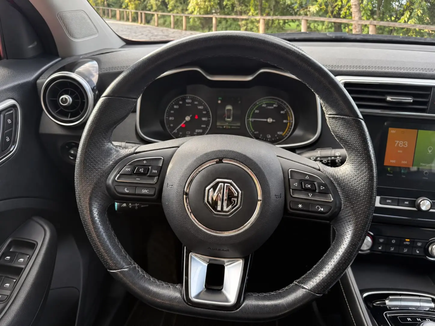 MG ZS EV 44.5 kWh Luxury 12