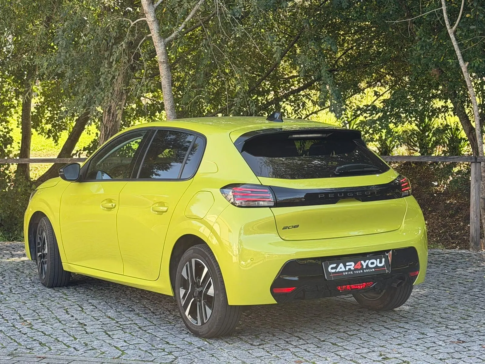 Peugeot 208 1.2 PureTech Allure 11