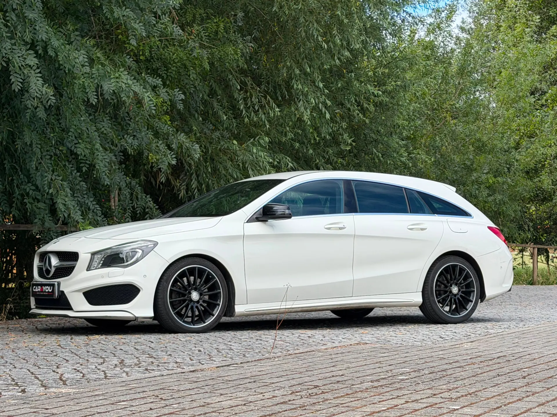 Mercedes-Benz CLA 220 d Shooting Brake AMG Line Aut. 6
