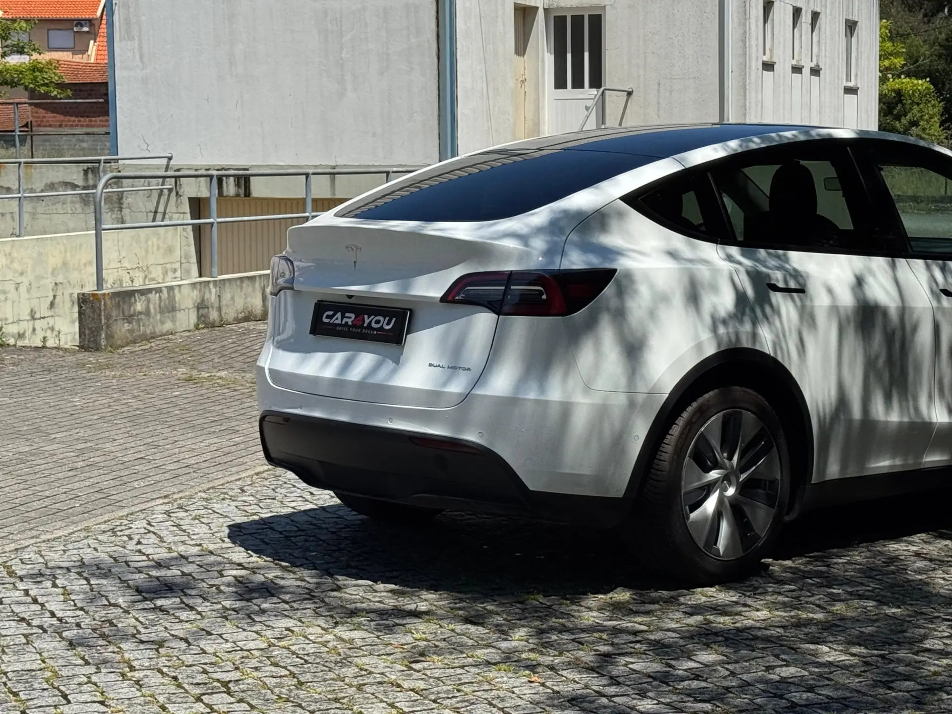 Tesla Model Y Long Range Dual Motor AWD 6