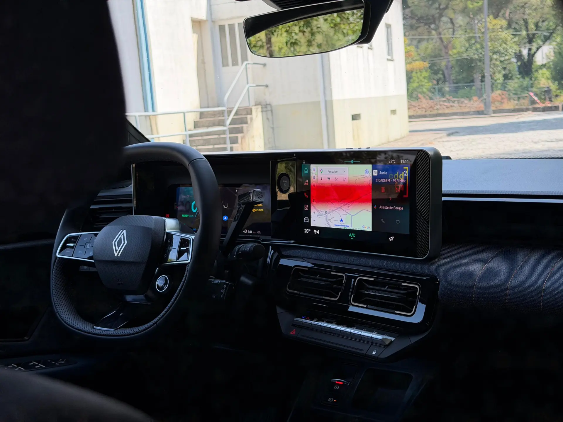 Renault 4 E-Tech 52 kWh Iconic Autonomia Conforto 27