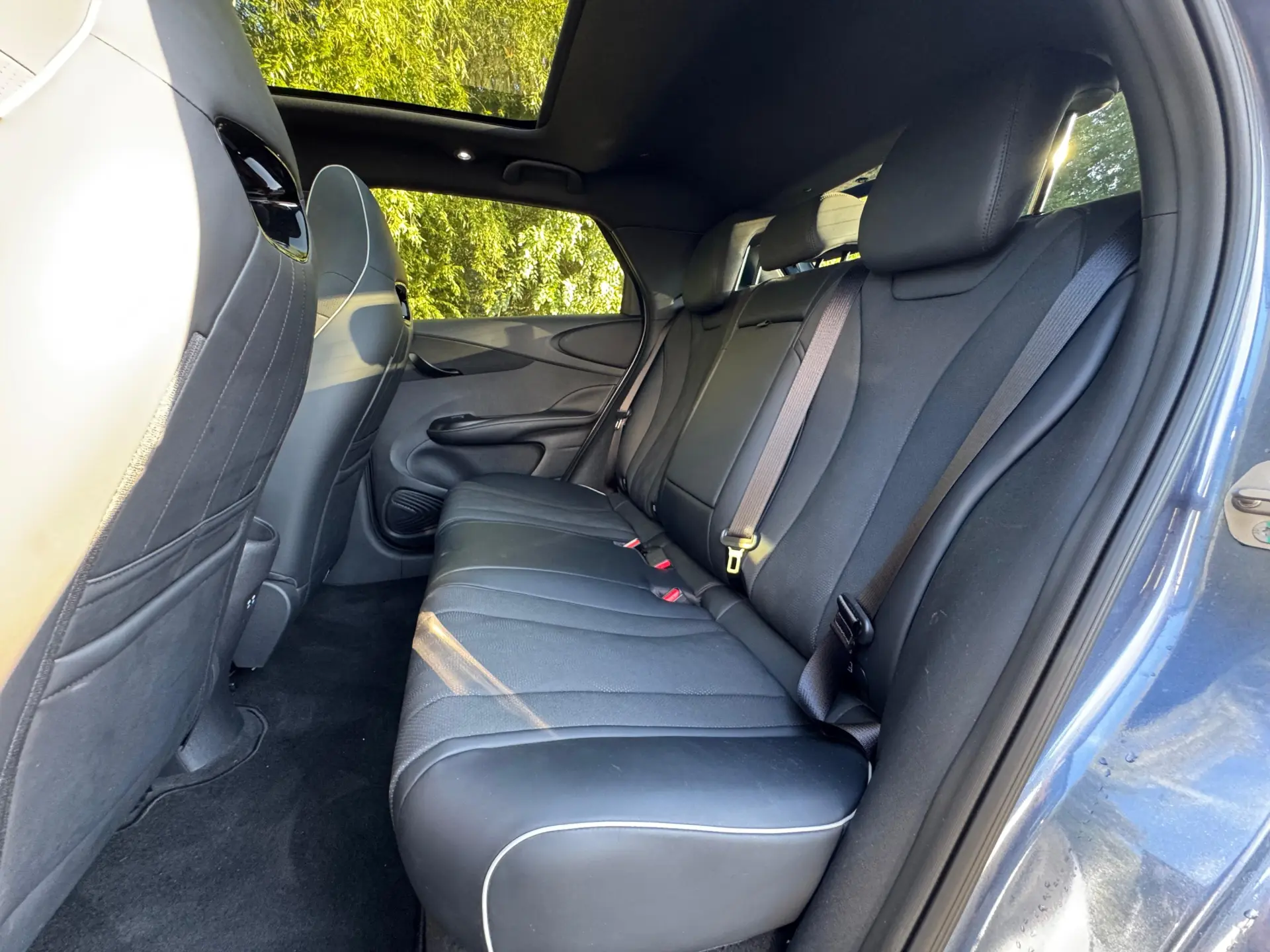 BYD Dolphin 60.4 kWh Design 34