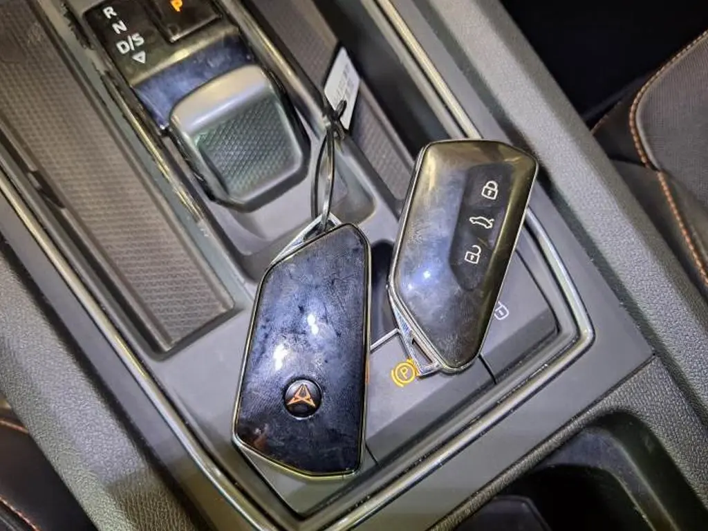 Cupra Formentor 1.4 e-Hybrid DSG 13