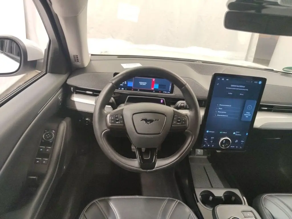 Ford Mustang Mach-E 75.7 kWh Base 8