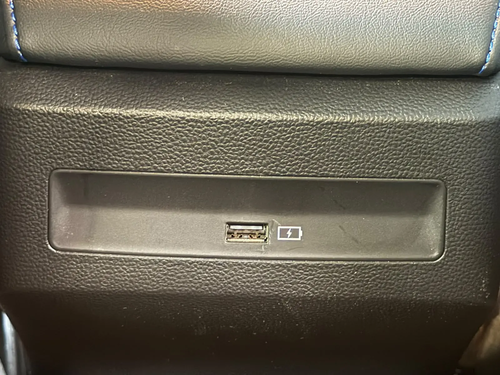 MG MG4 64 kWh Luxury 42