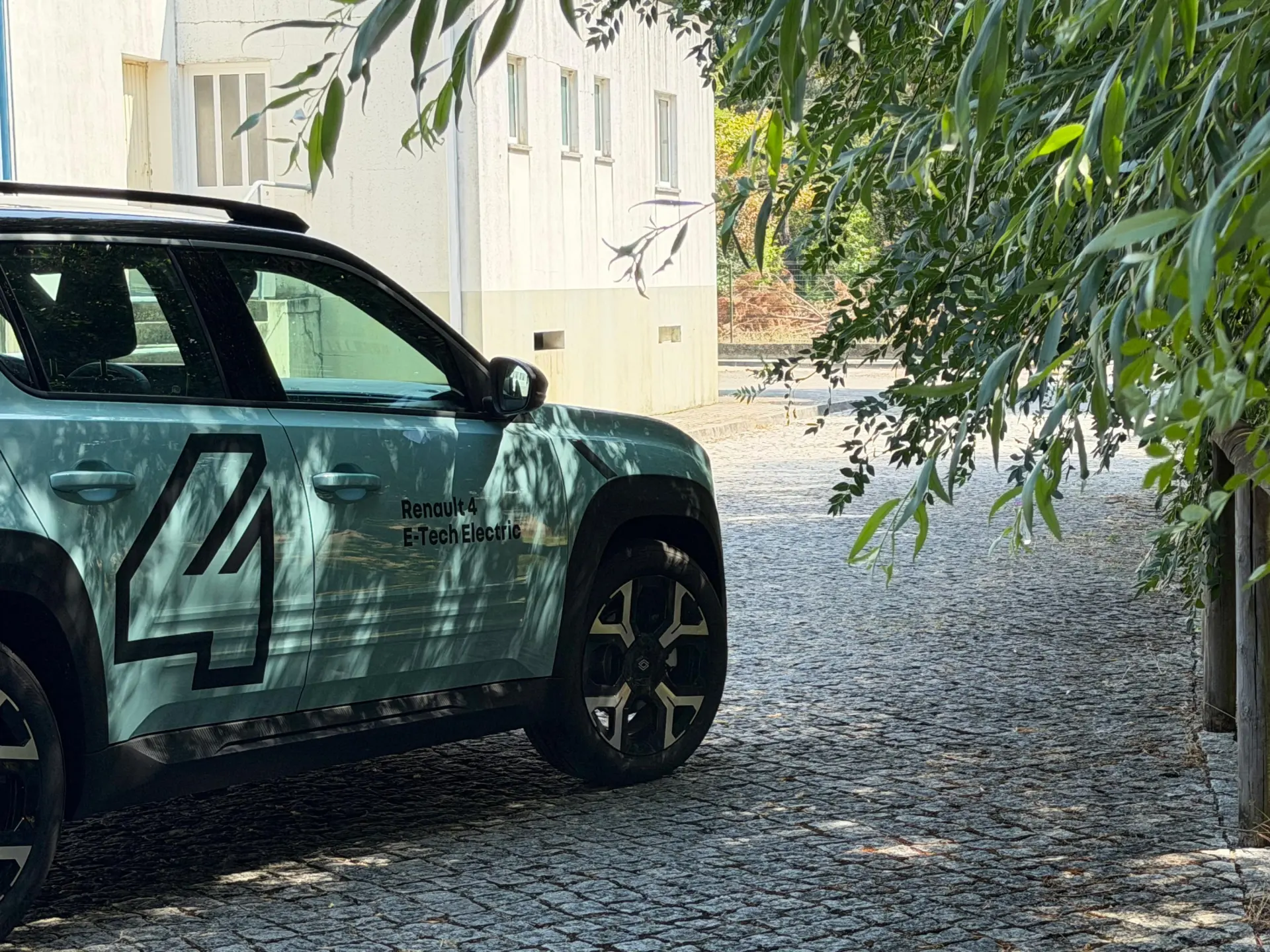 Renault 4 E-Tech 52 kWh Iconic Autonomia Conforto 12