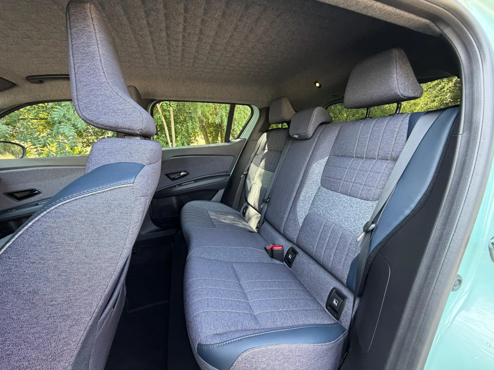 Renault 4 E-Tech 52 kWh Iconic Autonomia Conforto 45