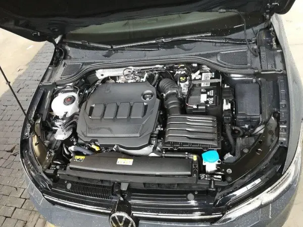 Volkswagen Golf 2.0 TDi BlueMotion DSG Highline 3