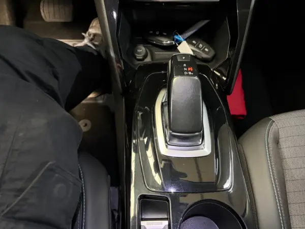 Peugeot e-2008 50 kWh Allure 17