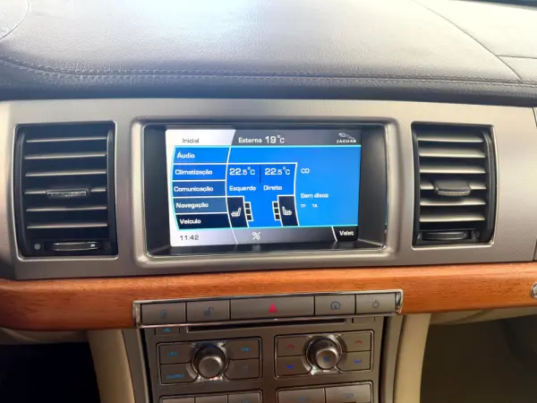 Jaguar XF 3.0 D V6 Premium Luxury 13