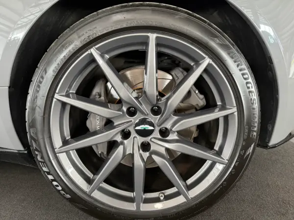 Aston Martin DB11 Coupé V8 Auto 5