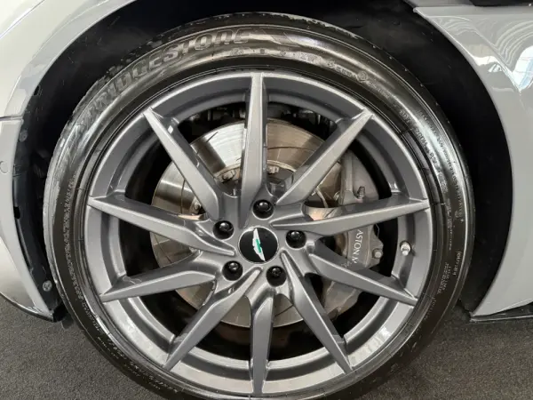 Aston Martin DB11 Coupé V8 Auto 6