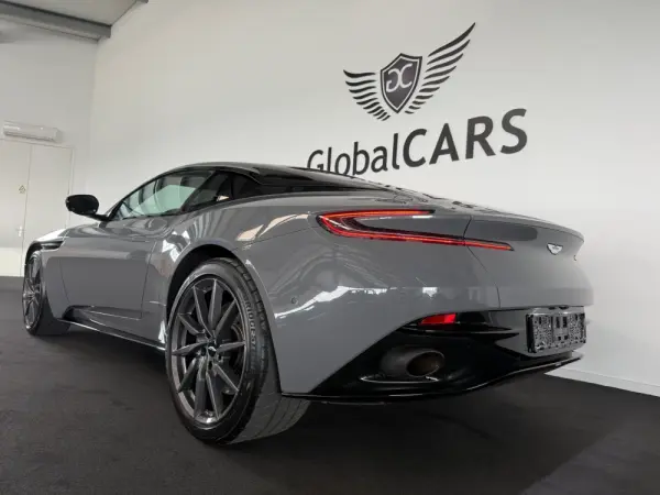 Aston Martin DB11 Coupé V8 Auto 18