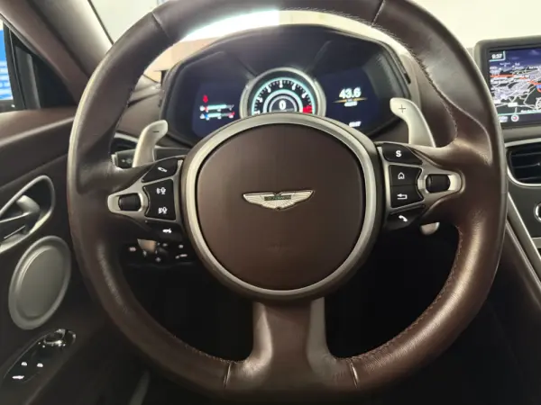 Aston Martin DB11 Coupé V8 Auto 22