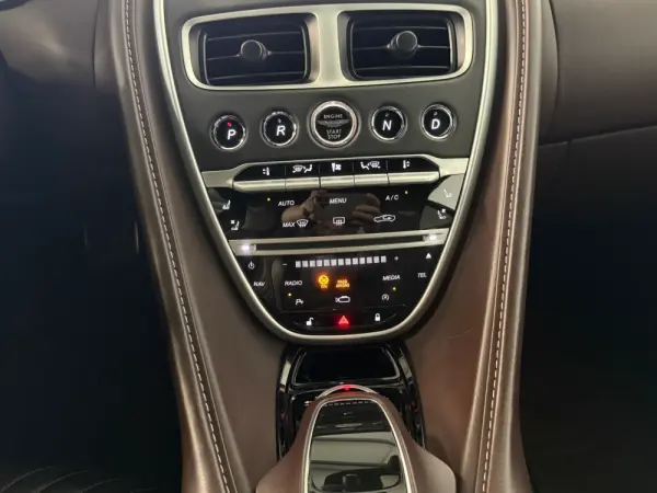 Aston Martin DB11 Coupé V8 Auto 24