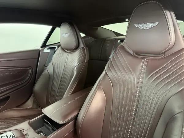 Aston Martin DB11 Coupé V8 Auto 29