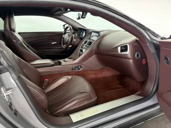 Aston Martin DB11 Coupé V8 Auto 53