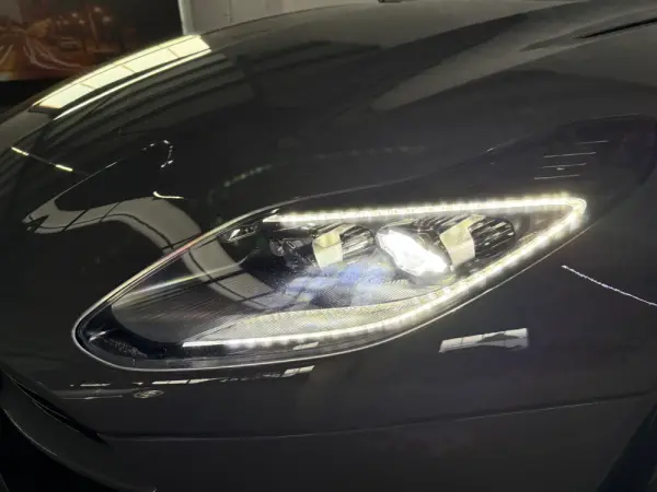 Aston Martin DB11 Coupé V8 Auto 60