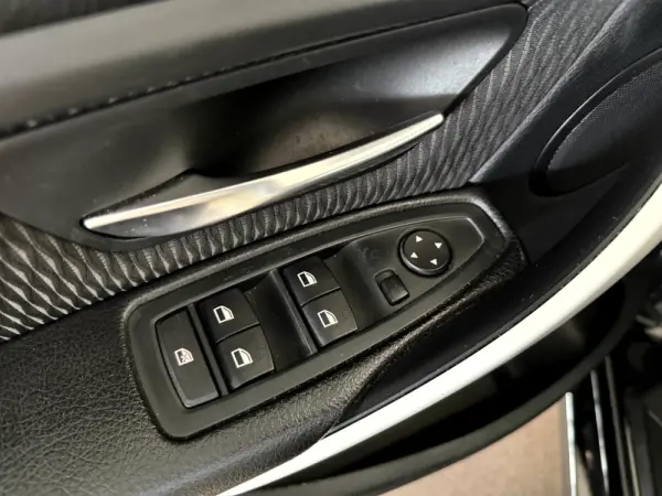 BMW 318 d Touring Navigation 18